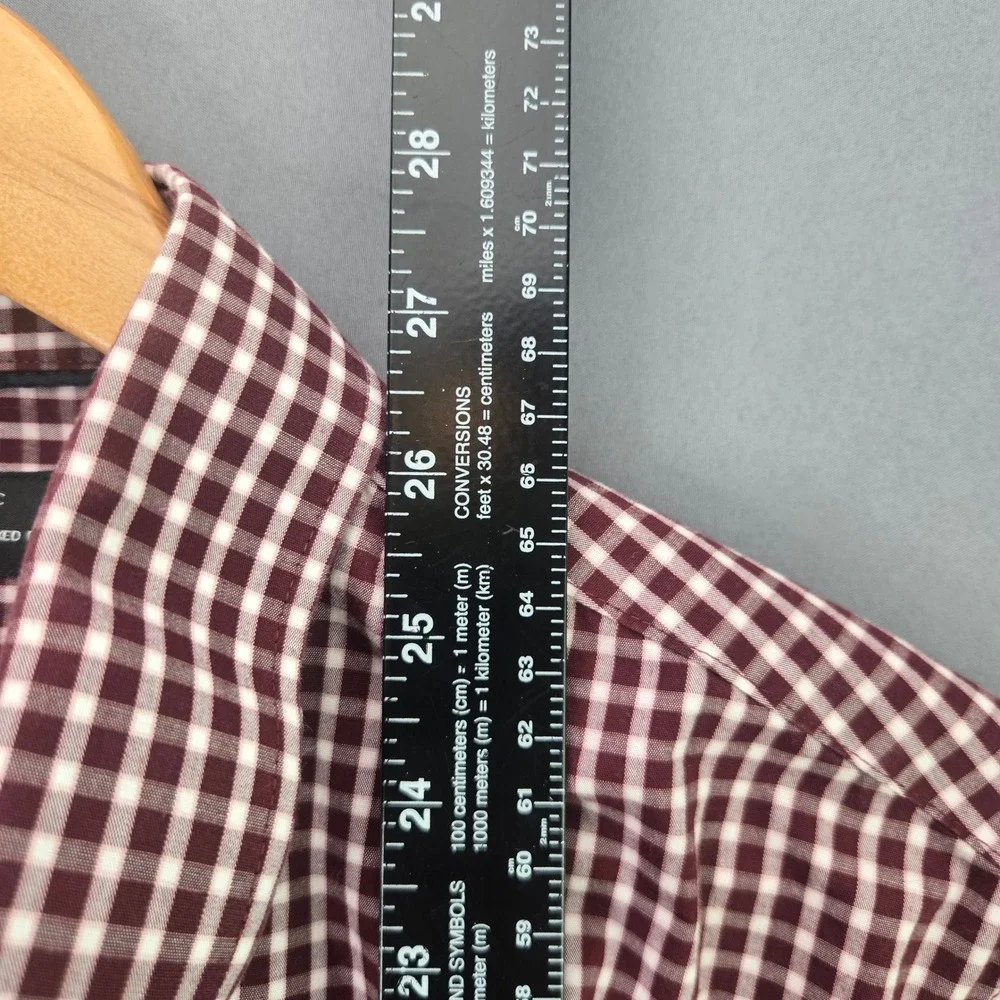 Banana Republic Button Up Shirt Untucked Fit M Burgundy Gingham Wrinkle Resist